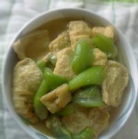 下饭菜：丝瓜炒油豆腐的做法