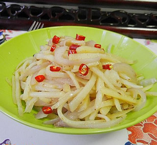 土豆丝炒洋葱丝的做法 土豆丝炒洋葱丝的做法