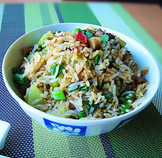 叉烧青瓜炒饭的做法 叉烧青瓜炒饭的做法