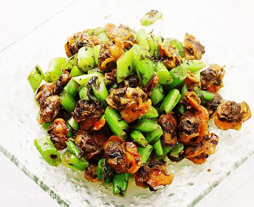 鲜嫩无比的豆角炒红螺肉的做法 jushipu.com