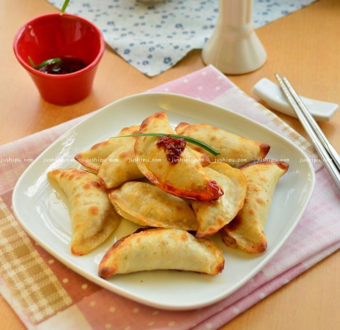 脆皮韭菜饺的做法 jushipu.com