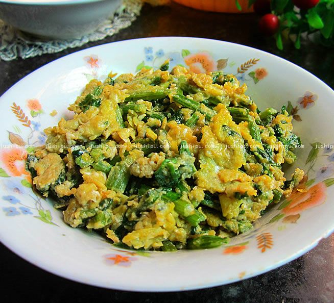 芹菜炒蛋的做法 jushipu.com