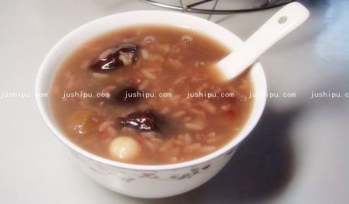 桂圆红枣粥的做法 jushipu.com