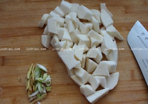 山药炖松肉的做法 jushipu.com
