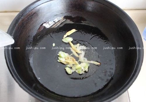山药炖松肉的做法 jushipu.com