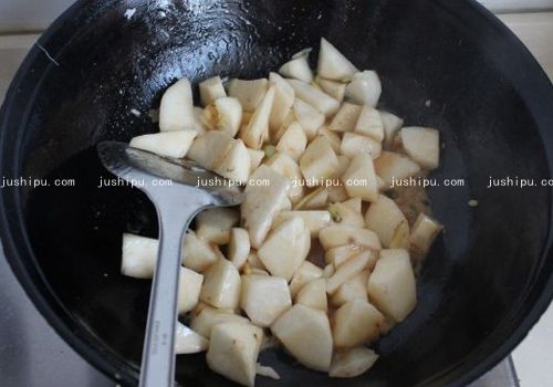 山药炖松肉的做法 jushipu.com