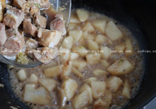 山药炖松肉的做法 jushipu.com