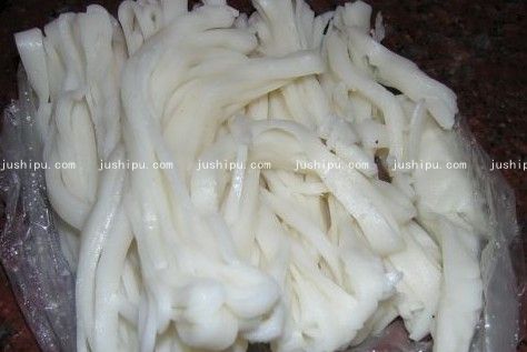 香菇炒粉的做法 jushipu.com