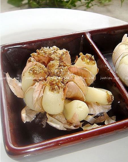 孜然烤蒜的做法 jushipu.com