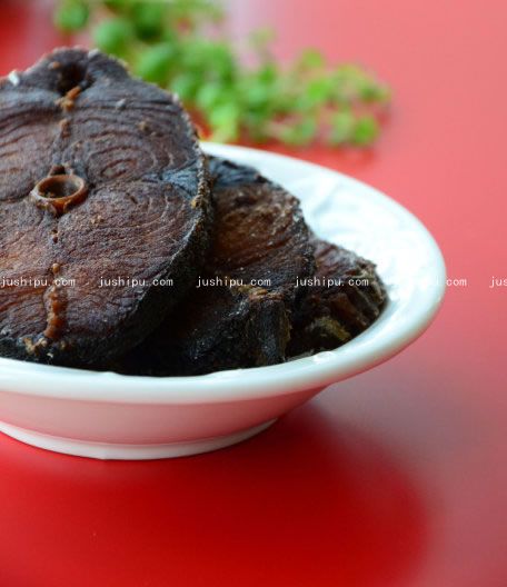 熏鲅鱼的做法 jushipu.com