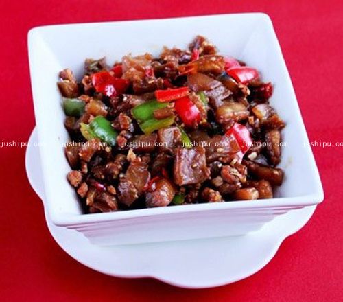 剁椒肉末茄丁的做法 jushipu.com