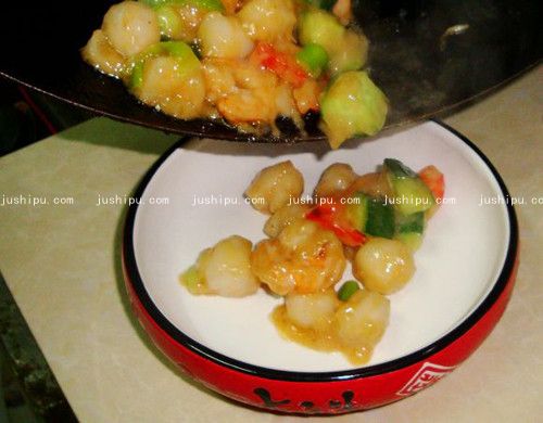 酸奶油烩海鲜的做法 jushipu.com