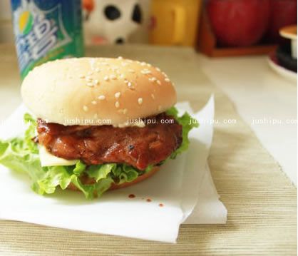 黑椒鸡腿堡的做法 jushipu.com