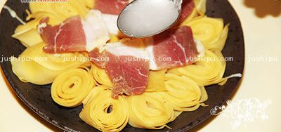 咸肉蒸百叶的做法 jushipu.com