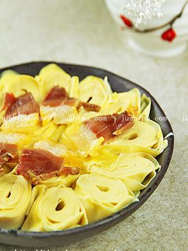 宴客家常菜 咸肉蒸百叶的做法 宴客家常菜 咸肉蒸百叶的做法