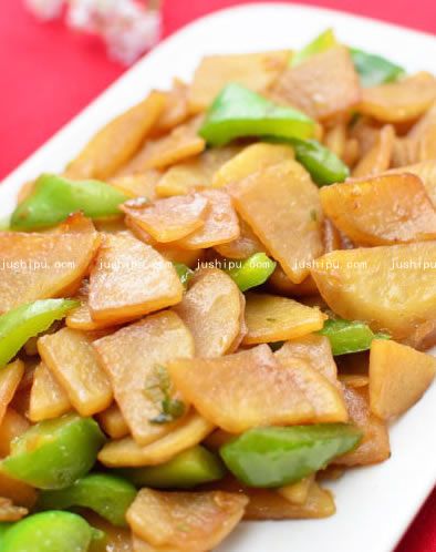土豆炒辣子的做法 jushipu.com
