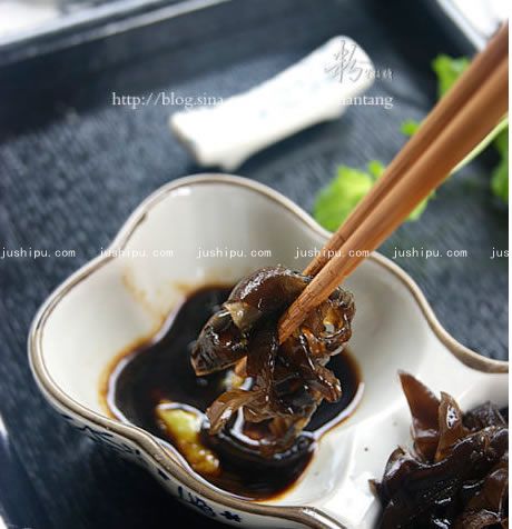 凉拌芥末木耳丝的做法 jushipu.com