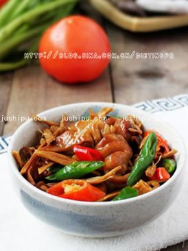 家常菜干笋肥肠的做法 家常菜干笋肥肠的做法
