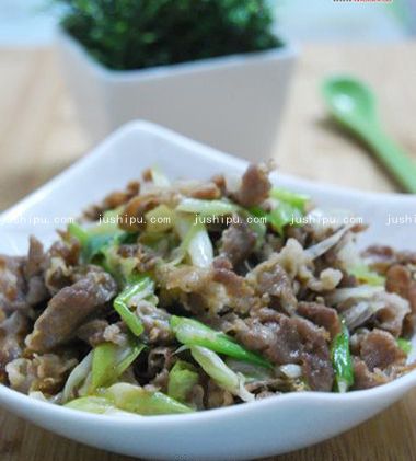 大葱爆羊肉的做法 jushipu.com