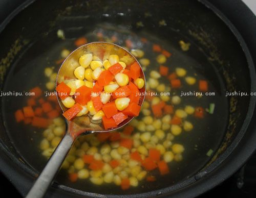 经典蔬菜沙拉的做法 jushipu.com