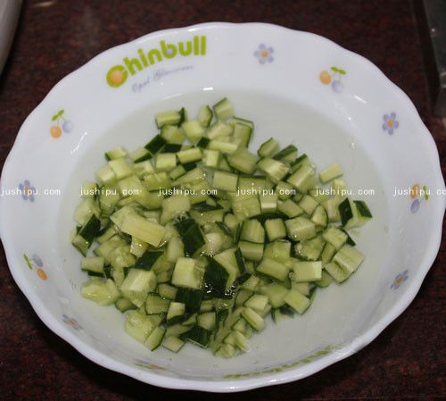 经典蔬菜沙拉的做法 jushipu.com