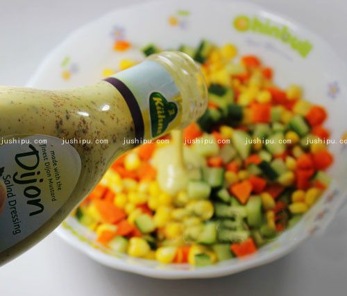 经典蔬菜沙拉的做法 jushipu.com