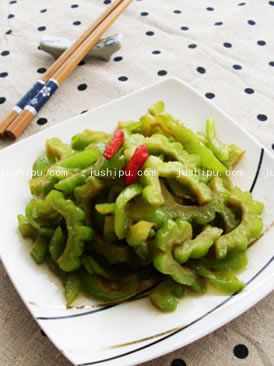 苦瓜炒尖椒的做法 苦瓜炒尖椒的做法