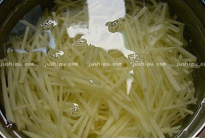 干煸土豆丝的做法 jushipu.com