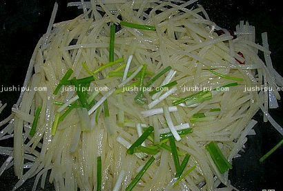 干煸土豆丝的做法 jushipu.com