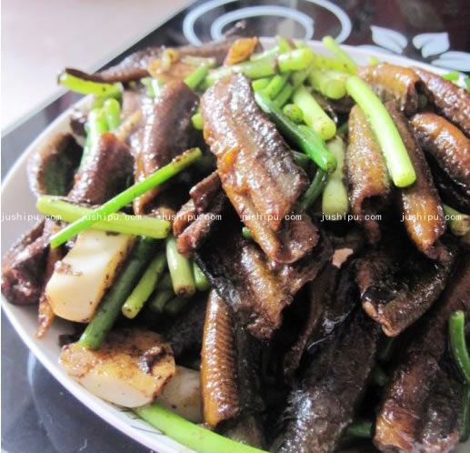 蒜苔蟮段的做法 jushipu.com